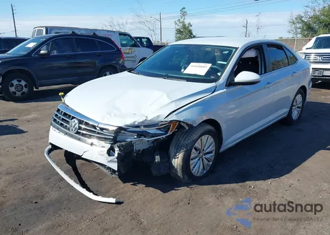 2019 Volkswagen Jetta 1.4T R-Line/1.4T S/1.4T Se z USA, uszkodzony, nr VIN 3VWC57BU3KM071164